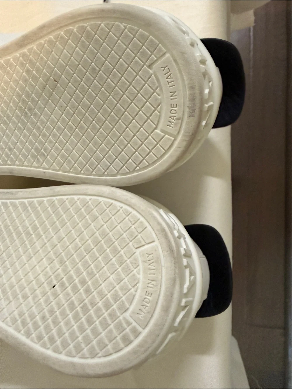 CHANEL White Leather Weekender Tennis Sneakers